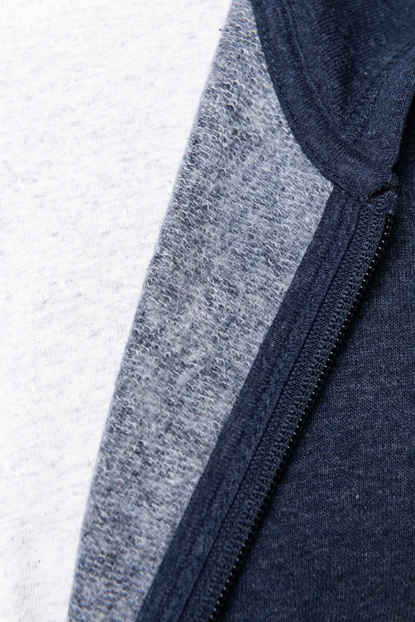 NS412 - Felpa unisex con zip e cappuccio ecosostenibile in tessuto riciclato